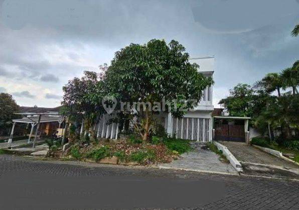 Dijual Rumah 3 Lantai Di Perum Grand Greenwood 2