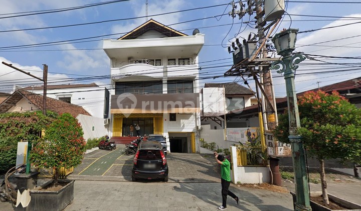Gedung 3 Lantai Plus Basement di Terban, Gondokusuman, Jogja