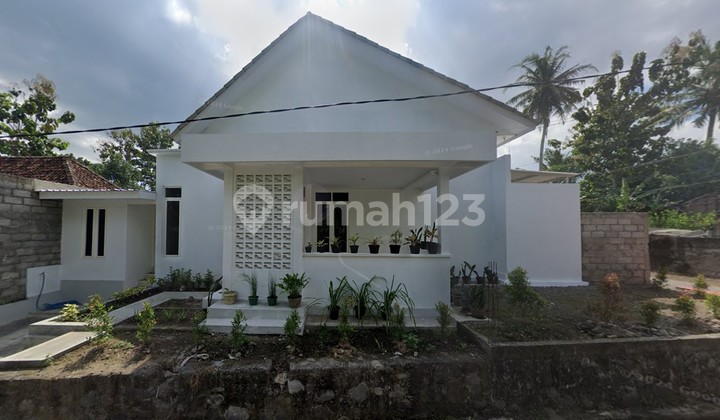 FOR SALE SPACIOUS HOUSE IN MARGOAGUNG, SEYEGAN, SLEMAN, JOGJA