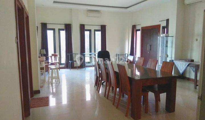 Disewakan Rumah Tinggal 8 Kamar Parkir Luas Concat, Depok, Sleman 2