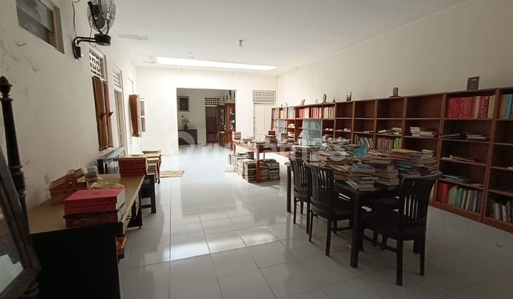 A LARGE HOUSE SUITABLE FOR AN OFFICE ON GODEAN STREET KM 7, SIDOARUM, GODEAN, SLEMAN, JOGJA