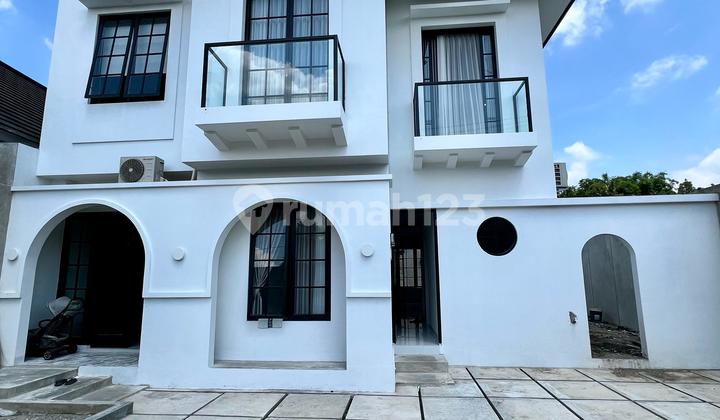 Classic Modern House Premium Strategic Location