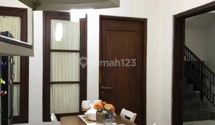 Rumah Bagus Semi Furnished SHM Caturtunggal, Sleman 2