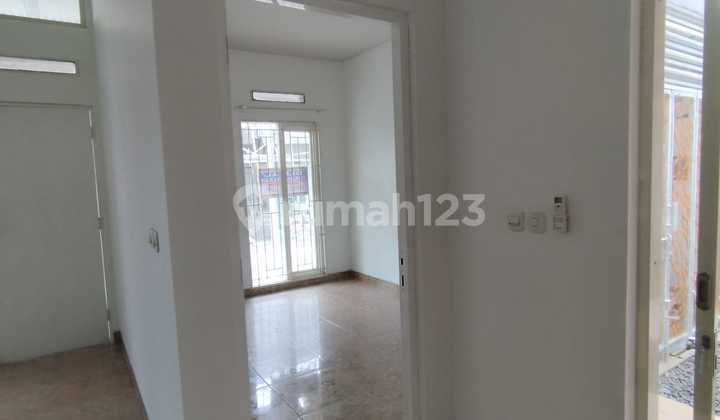 Ready-to-Occupy House Inside Green Hill Residential Estate, Sleman 2