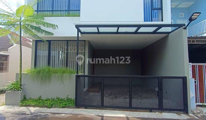 Rumah 2 Lantai Baru Furnished di Kampus Uii Jakal Sleman, Sleman 1