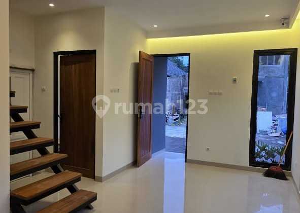 Rumah 2 Lantai Cantik Lingkungan Asri Sleman 2