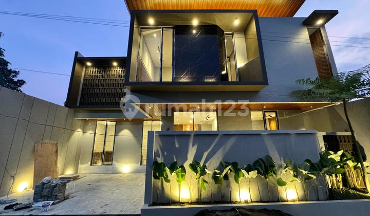 Rumah Baru Full Furnished Lokasi Strategis