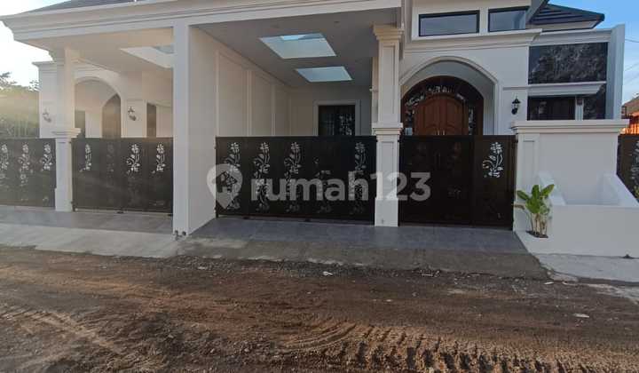 Rumah Siap Huni Konsep Klasik Modern Lokasi Strategis Sleman 1