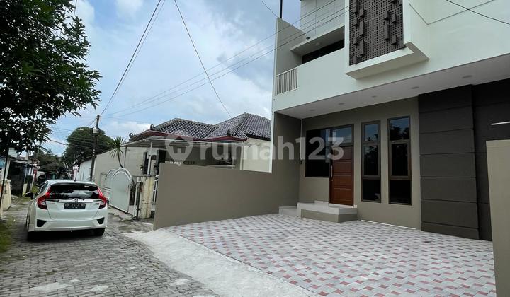 Rumah Cantik 2 Lantai Lokasi Strategis Sleman 2