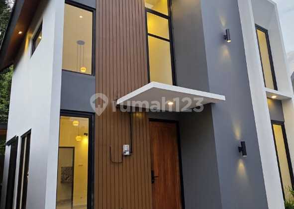 Rumah 2 Lantai Cantik Lingkungan Asri Sleman