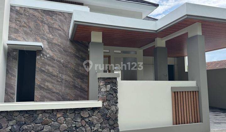 Dijual Rumah Tropis Modern Luas Di Jalan Kaliurang Km 13 Jogjakarta 2