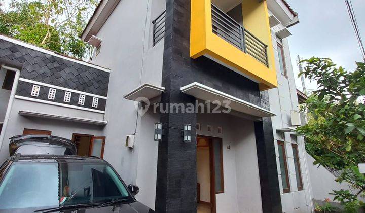 Dijual Rumah 2 Lantai Serta Beberapa Perabotan Nya Di Selatan Kampus Uii Jakal Atau Timur Ponpes Pandanaran. Lingkungan Kos Kosan, Padat Penduduk, Asri, Nyaman Aman 1