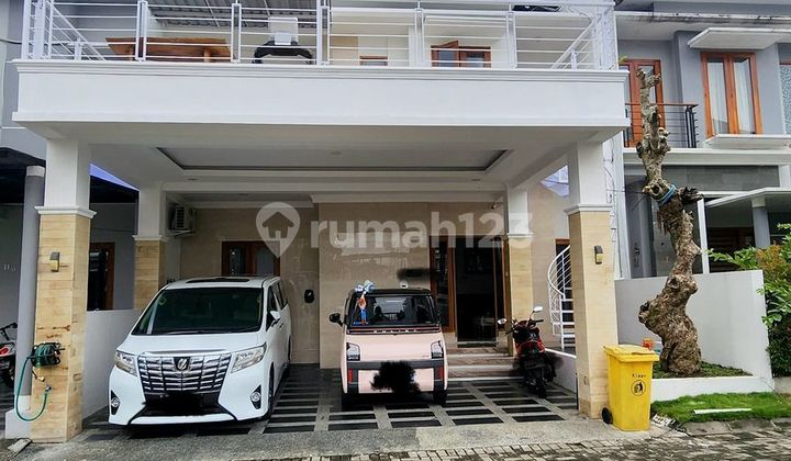 Cheap Luxury House Located in a Luxury Housing with Strategic Access and Location