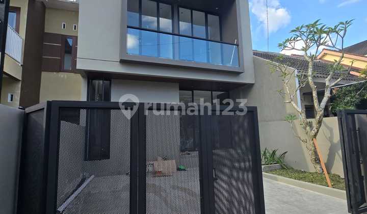 Rumah Cantik Siap Huni Full Furnished Lokasi Strategis Rumah Cantik Siap Huni Full Furnished Lokasi Strategis