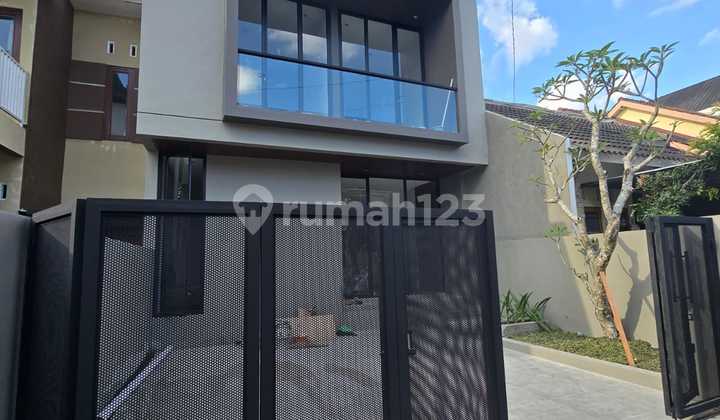 Rumah Cantik Siap Huni Full Furnished Lokasi Strategis  2