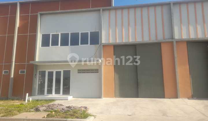 Di Sewa Gudang di Pergudangan Laksana, Pakuhaji