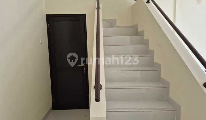 Di Sewa Rumah Permata Buana 2 Lantai Bagus 2