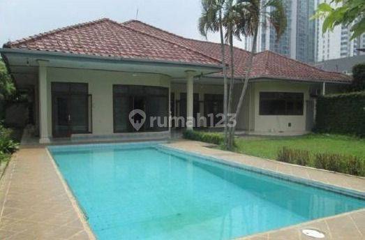 Dijual cepat rumah 1 lantai dngan private pool dicipete Jakarta Selatan  2