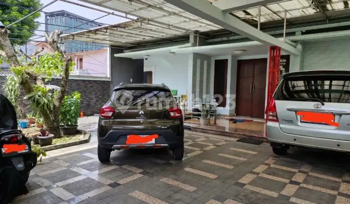Rumah Ikonik, Luas & Sangat Strategis Parkir Super Lega di Kebagusan