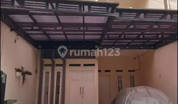 Jual Rumah Hunian Desain Bagus Bangunan Kokoh di Pejaten Timur - Dekat Stasiun Pasar Minggu