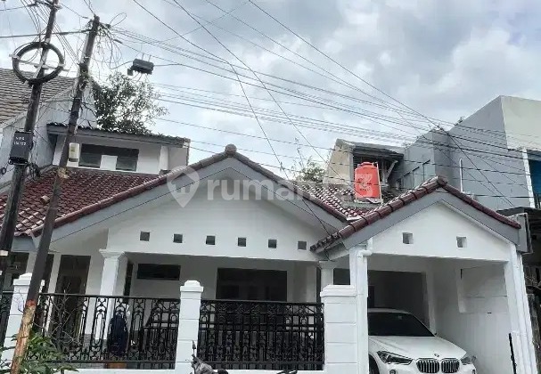Rumah Dijual Di Komplek Lokasi Strategis - Kebon Jeruk