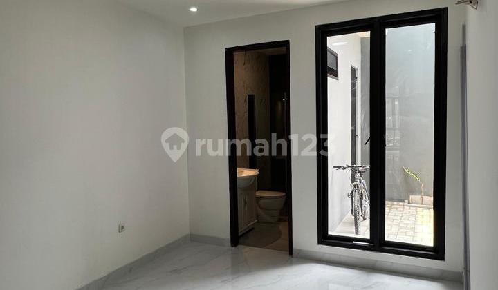 FOR SALE ! RUMAH MINIMALIS 3.5 LANTAI BANGUNAN MODERN DI KEBAYORAN LAMA 2