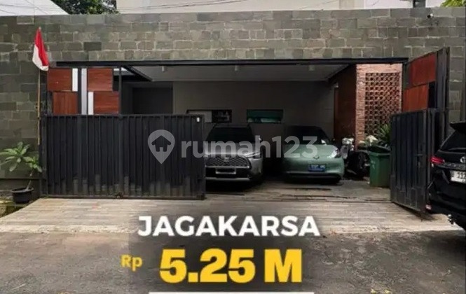 For Sale: Nice Cool House with Comfortable Environment in Jagakarsa