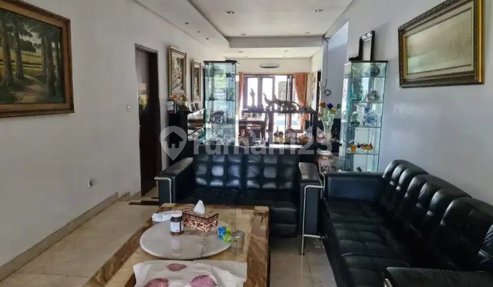 Iconic House, Spacious & Highly Strategic with Super Ample Parking in Kebagusan 2