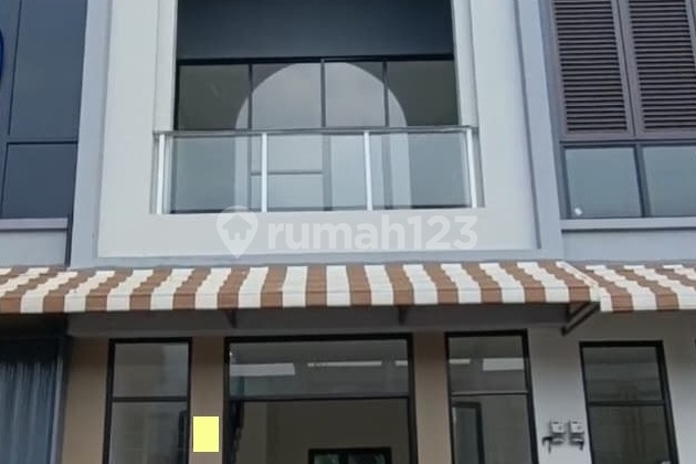 Good shop house ready to earn money! Strategic location! 1