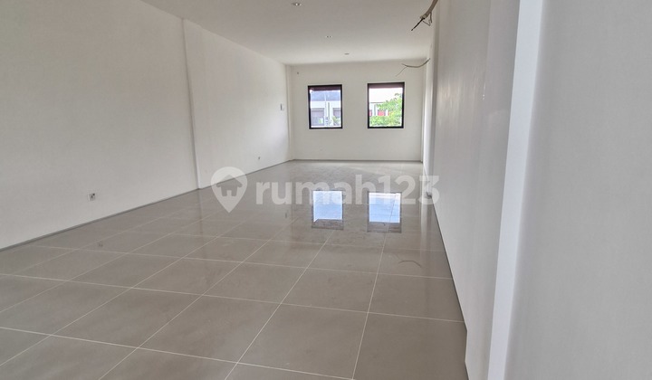 Ready-to-Go Business Opportunity! Premium Shop House Rental on Main Boulevard