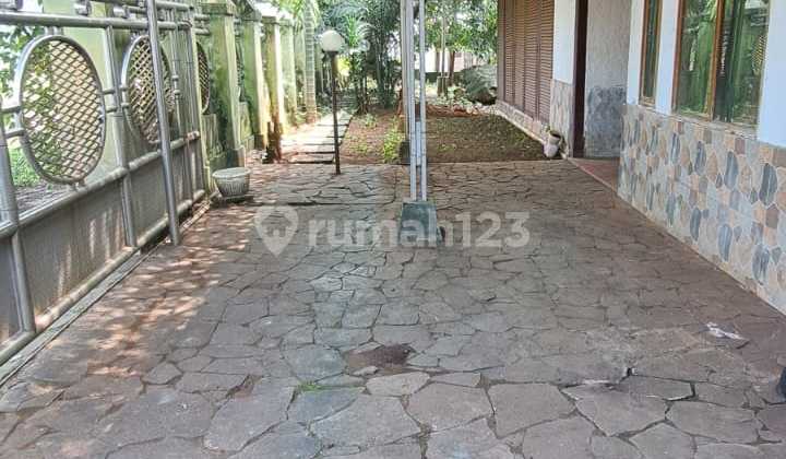 Villa-Style House with 1000m² Land Area in South Tangerang 2