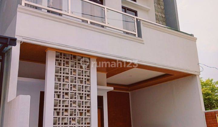 Rumah 3 lantai rooftop & kolam renang jakarta selatan 1