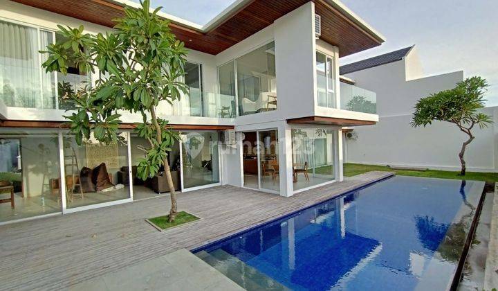 Villa Freehold 6 Bedrooms Ocean View in Ungasan 1