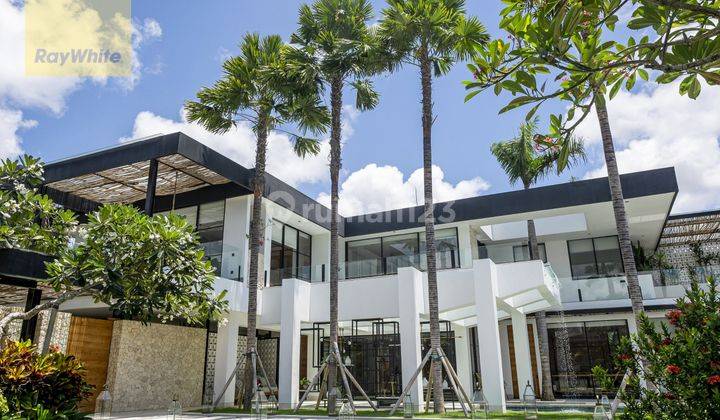 One of a kind Designer Villa in great Location of Canggu 1