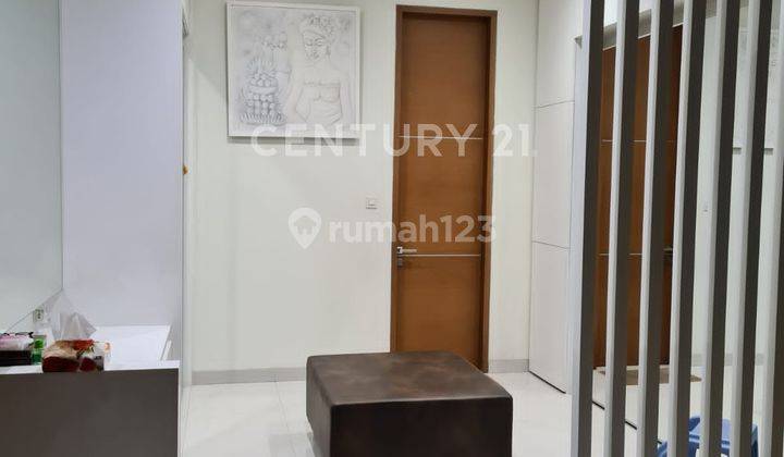 RUMAH  SEMI FURNISH MEWAH CANTIK ADA POWDER ROOM DI CEMPAKA PUTIH 2