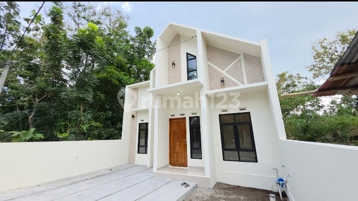 Rumah Baru Jalan Wates Km 8 Dekat Kampus