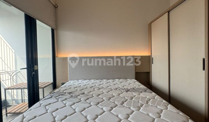 Sewa Apartemen Sudirman Suites Location in Central Jakarta – 1 BR Modern Fully Furnished