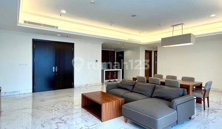 Luxurious Apartment at Botanica Strategic Location in South Jakarta Dijual – 3+1BR Full Furnished best unit