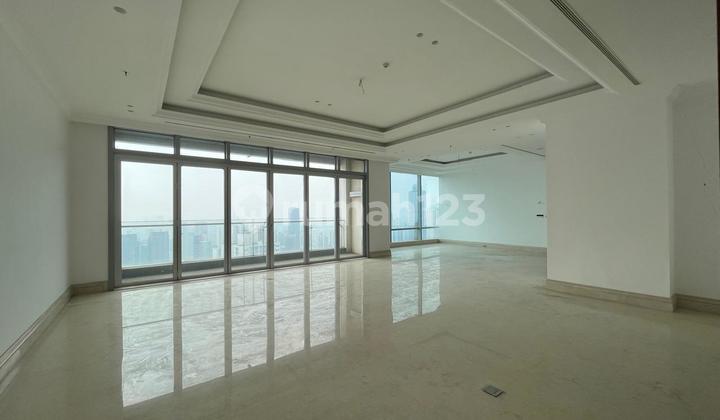 Dijual Apartemen Raffles Residences, Ultra Luxury Living - 4 BR Semi Furnished