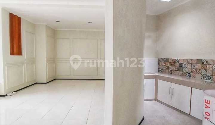 Dijual Rumah Full Renovasi Siap Huni Area Graha Raya 2