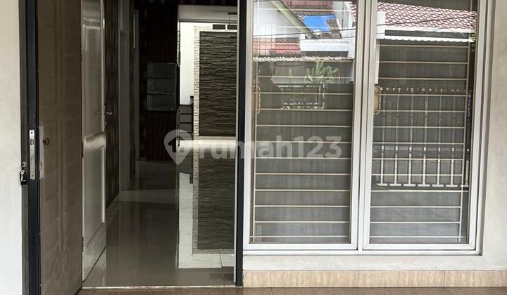 Dijual Rumah 1 ½ Lantai, Hoek di Villa Melati Mas