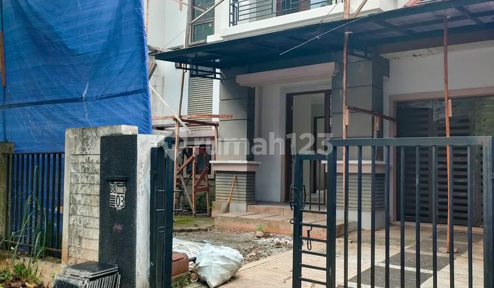 For Sale: House Facing Park in Delatinos BSD For Sale: House Facing Park in Delatinos BSD