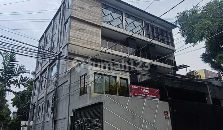 Super Murah! Rumah 3 Lantai di Jl. Kemang Utara, Jakarta Selatan Lt 326M - Good Deal!