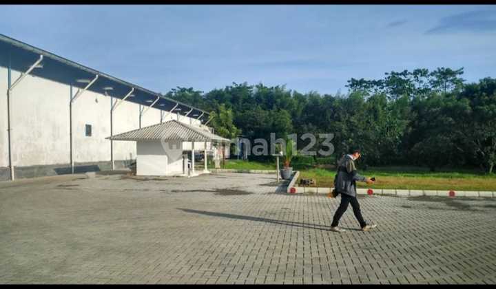 Giant Land for Your Business! Factory & Office in Parung Panjang for Sale via AUCTION Giant Land for Your Business! Factory & Office in Parung Panjang for Sale via AUCTION
