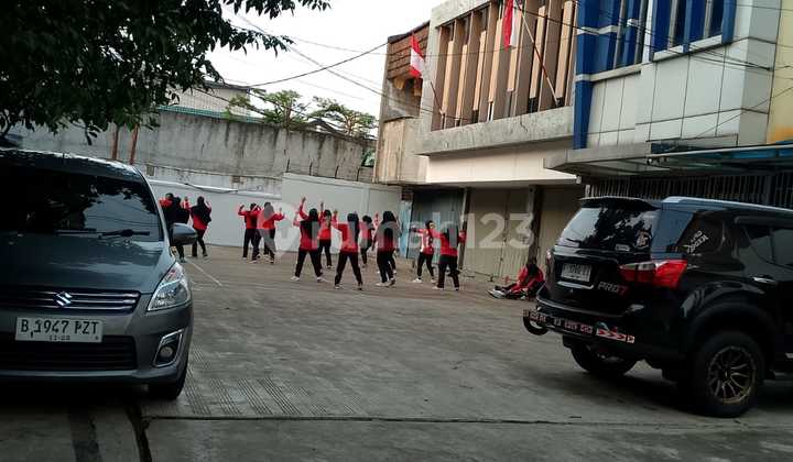 Cheap Sale Below Market! Strategic 3-Story Shop House in Kedoya Raya Cash Only! 2