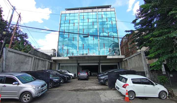 Cheap Sale Below Market Price! Strategic 3-Story Building in Ciputat Raya, South Jakarta Cash Only