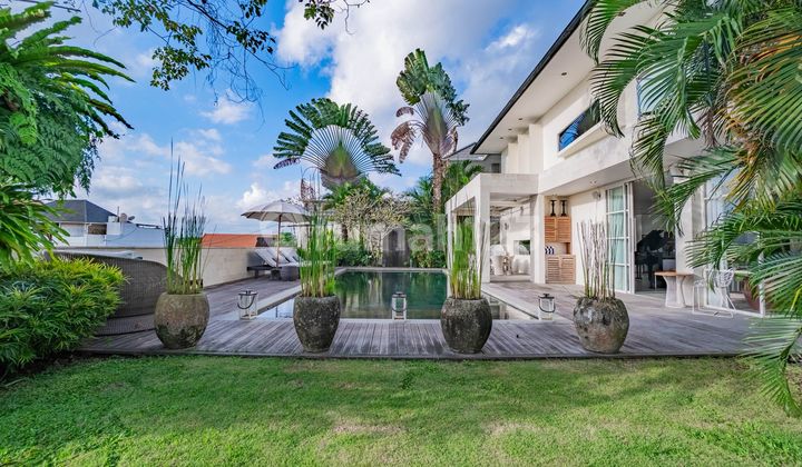 Very Spacious Villa Located in Munggu Very Spacious Villa Located in Munggu