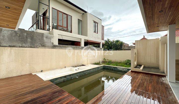 Modern Tropical 3 Bedrooms Villa Near Central Ubud 2