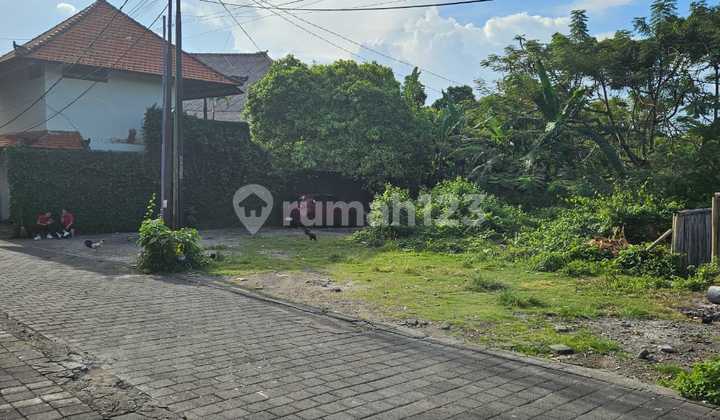 Tanah Luas Kecil Langka Dekat Temple Hill Jimi