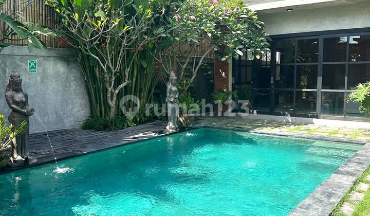 4-Bedroom Single-Storey Industrial Tropical Villa in Pecatu